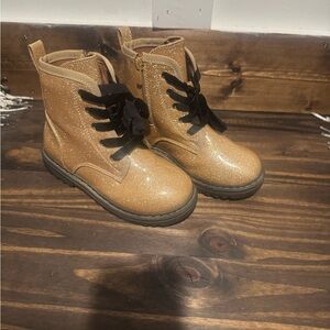 Link Gold and Black Boots Timeless Design